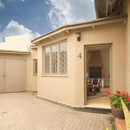 Desert Grass Cottage ซวาคอปมุนด์ ภายนอก รูปภาพ