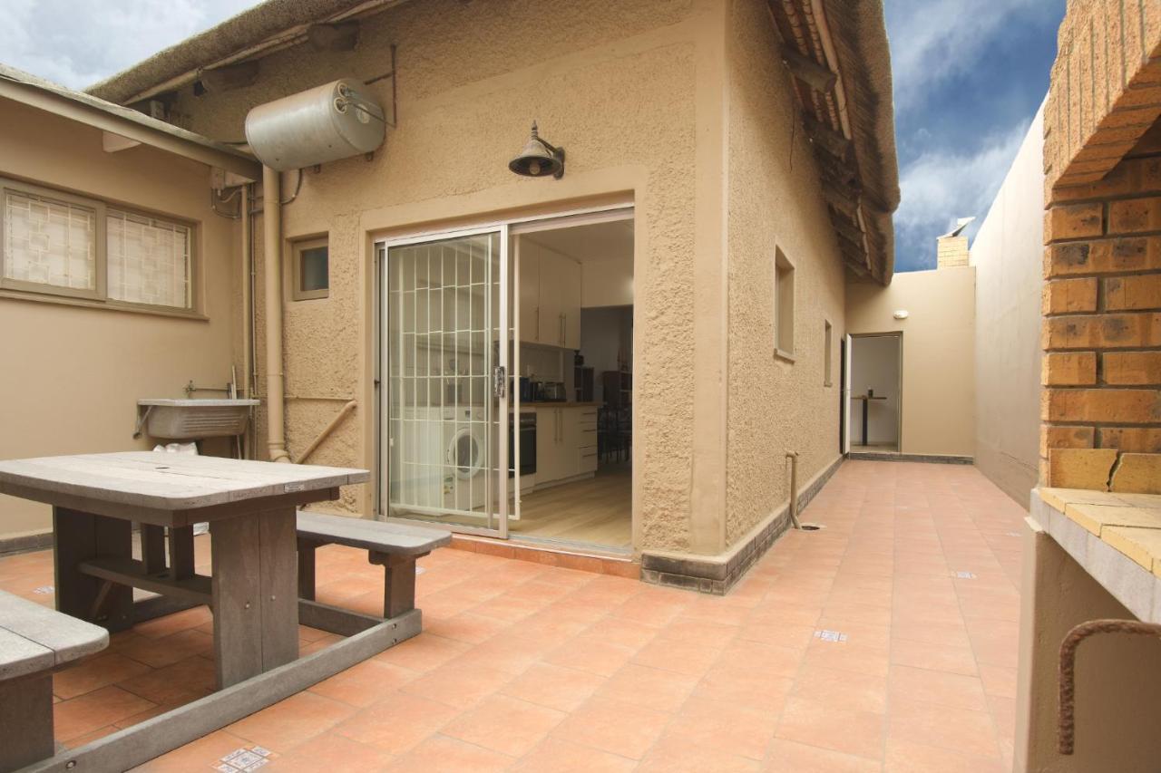 Desert Grass Cottage ซวาคอปมุนด์ ภายนอก รูปภาพ